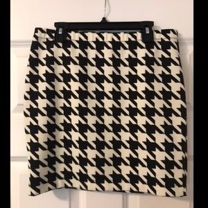 Houndstooth mini skirt